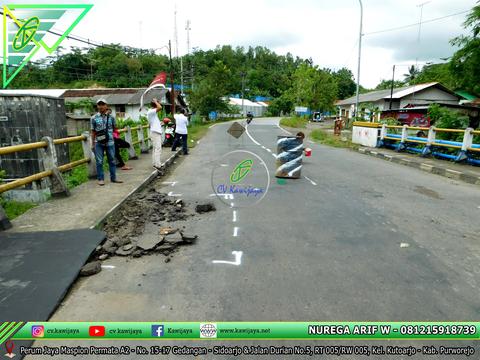 Patching Beton Mutu Tinggi lantai Jembatan Pekuncen, Cilacap - Jawa Tengah