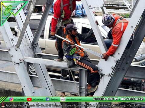 Pengencangan baut jembatan jurug, Surakarta - Jateng