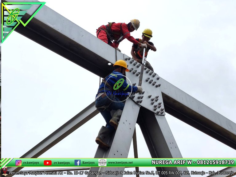 Pengencangan baut jembatan kali rambut, Tegal - Jateng