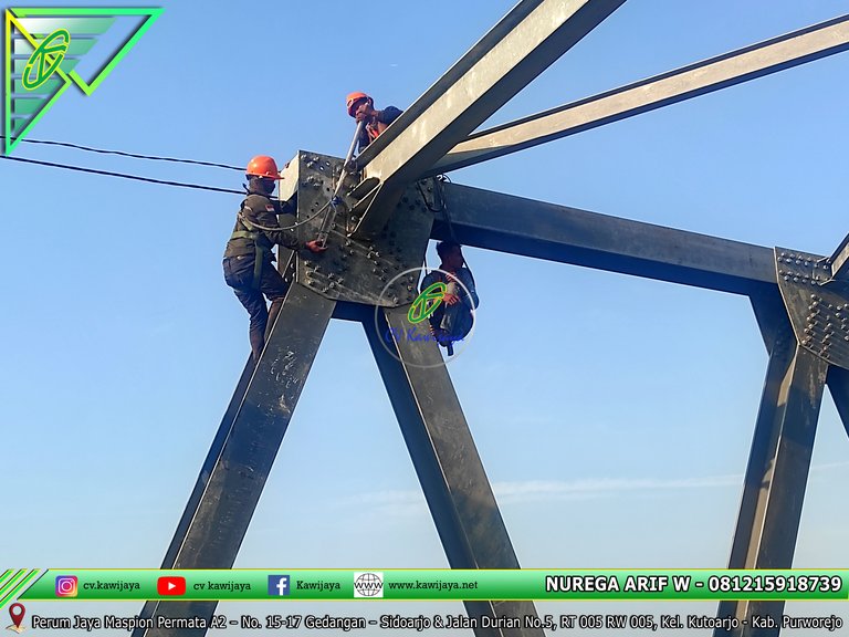 Pengencangan Baut Jembatan Terusan Bojonegoro, Tuban - Jatim