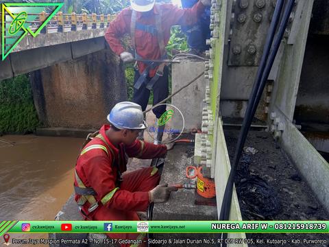 Penggantian Elastomer Jembatan Bogowonto - Purworejo