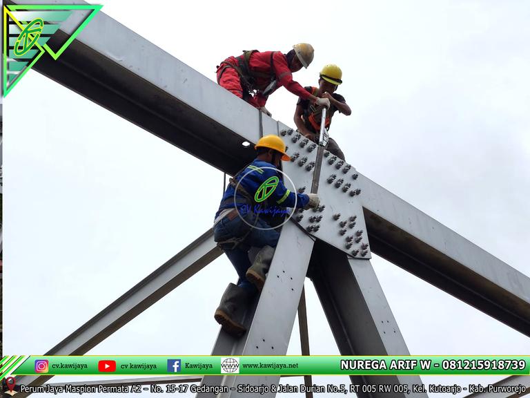 Pengencangan baut jembatan kali rambut, Tegal - Jateng