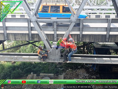 Pengencangan baut jembatan jurug, Surakarta - Jateng