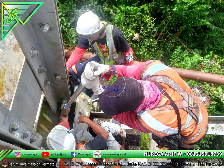Pengencangan Baut Jembatan Lemau - Bengkulu