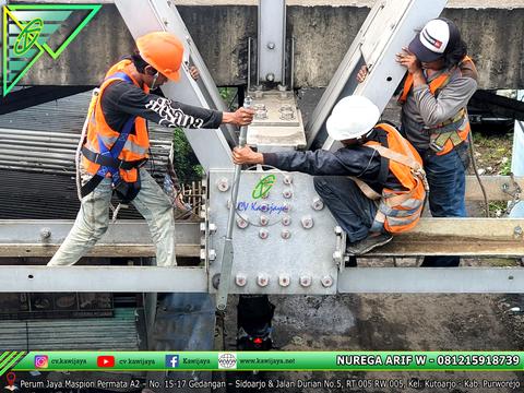 Pengencangan baut jembatan jurug, Surakarta - Jateng