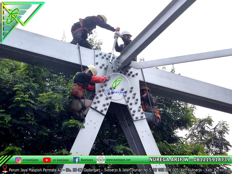 Pengencangan baut jembatan kali rambut, Tegal - Jateng
