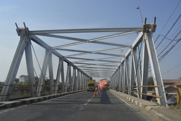 Pengecatan Jembatan Eretan - Indramayu