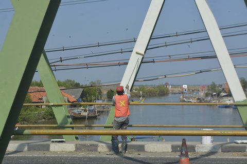 Pengecatan Jembatan Eretan - Indramayu