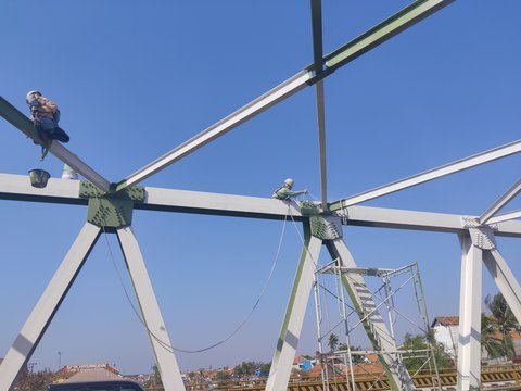 Pengecatan Jembatan Eretan - Indramayu