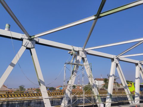 Pengecatan Jembatan Eretan - Indramayu
