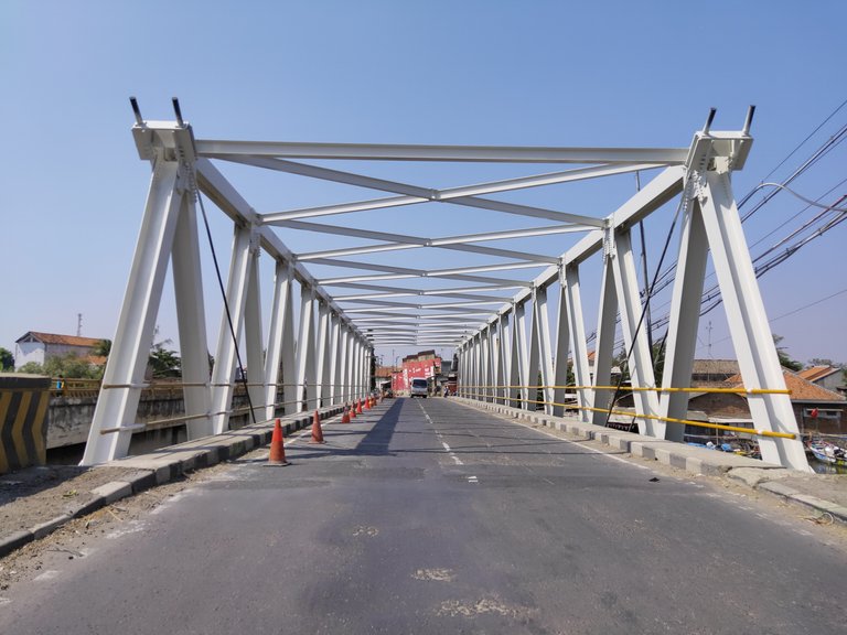 Pengecatan Jembatan Eretan - Indramayu