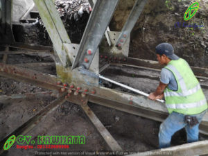 Pengencangan Baut Jembatan Tk Cangkir di Bali