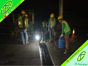 Pemasangan Expansion Joint Asphaltic Plug Di Proyek Waskita Bandara A. Yani Semarang