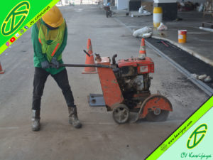 Pemasangan Expansion Joint Asphaltic Plug Di Proyek Waskita Bandara A. Yani Semarang